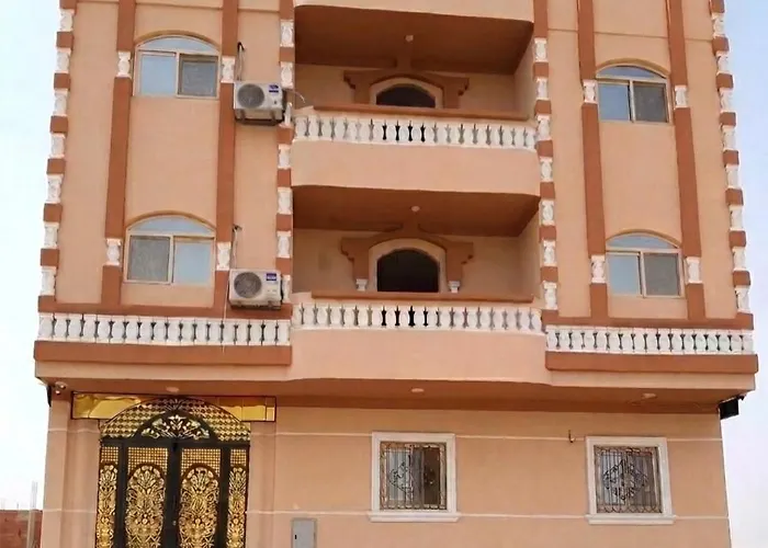 الابيض White House Apartmanhotel Szafaga