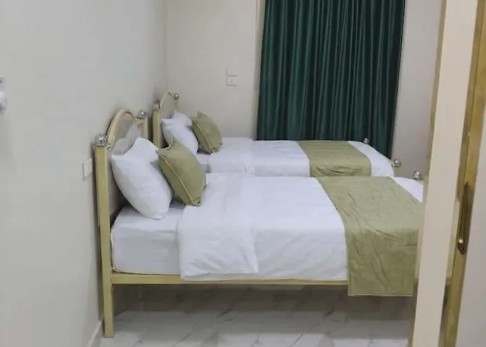 الابيض White House Apartmanhotel Szafaga